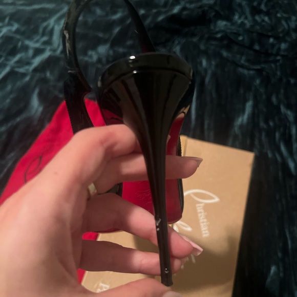 Christian Louboutin along back heels - Picture 3 of 8
